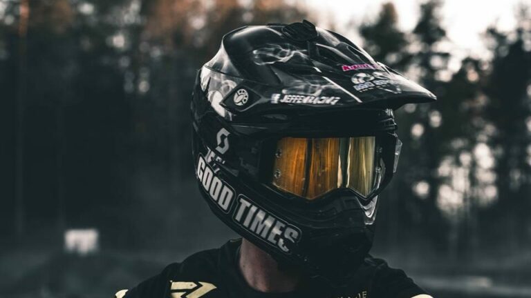 Como escolher o primeiro capacete para motocicleta