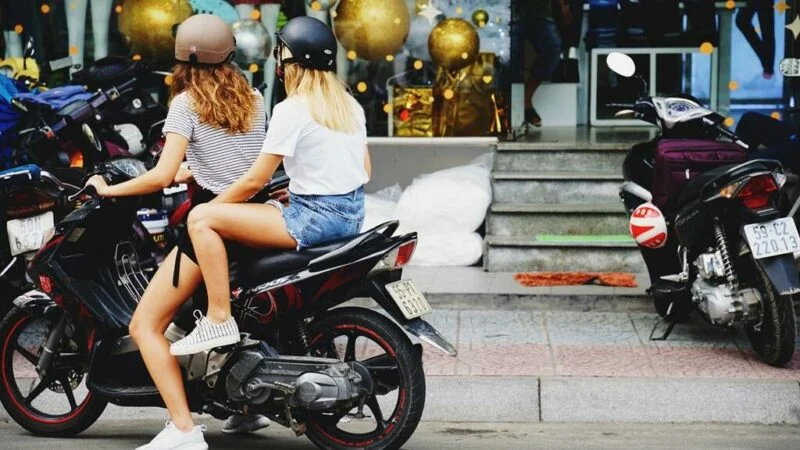 5 motivos para não andar de moto com tênis