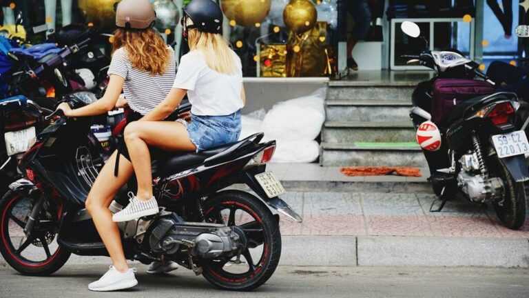 Motivos para não andar de moto com bermuda