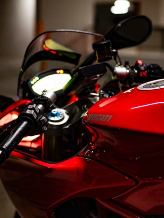 Moto vermelha da Ducati