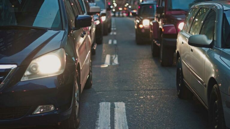 6 dicas para andar de moto no corredor com mais segurança