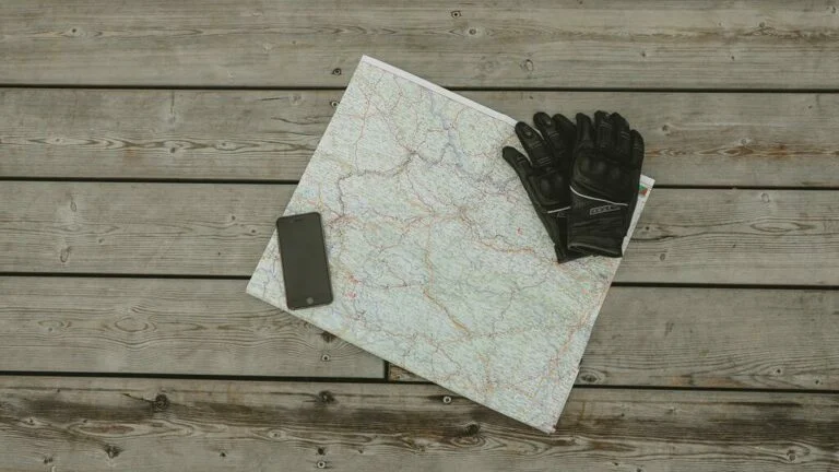 É melhor usar luva com dedo ou sem para andar de moto?